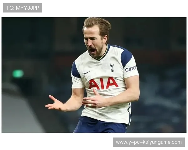 凯恩指挥边线跑位后精确传递，热刺组织更成熟