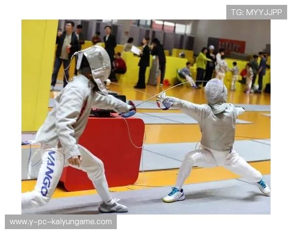 击剑队强化剑路控制练习，提高攻势连贯性